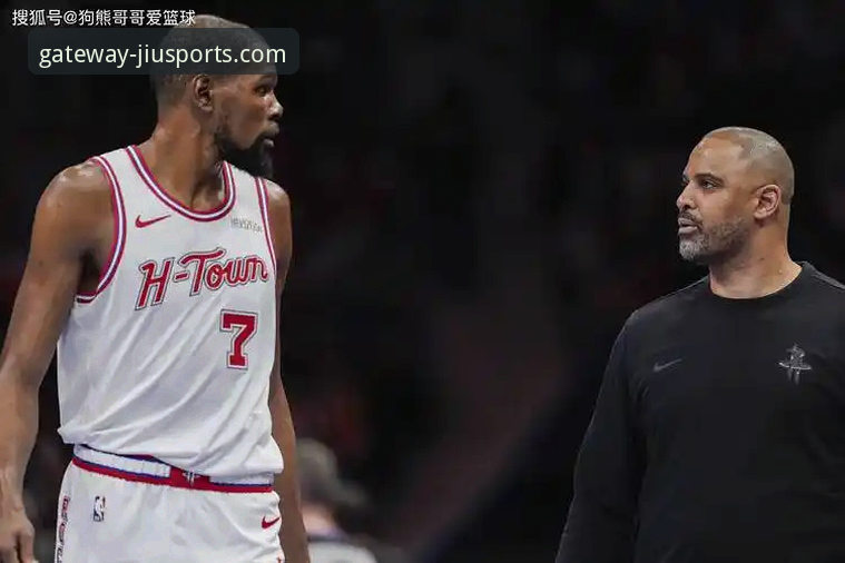 火箭大胜尼克斯拿下三连胜，九体育用户怎么看这场比赛的关键转折？